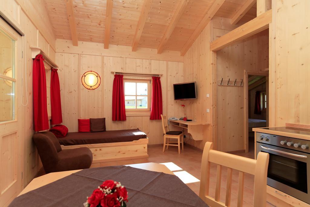 Alpenchalets Hotel Lambach Seeon-Seebruck Room photo