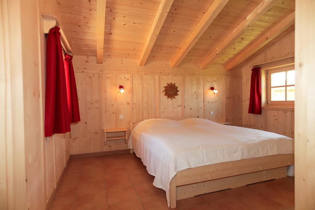 Alpenchalets Hotel Lambach Seeon-Seebruck Room photo